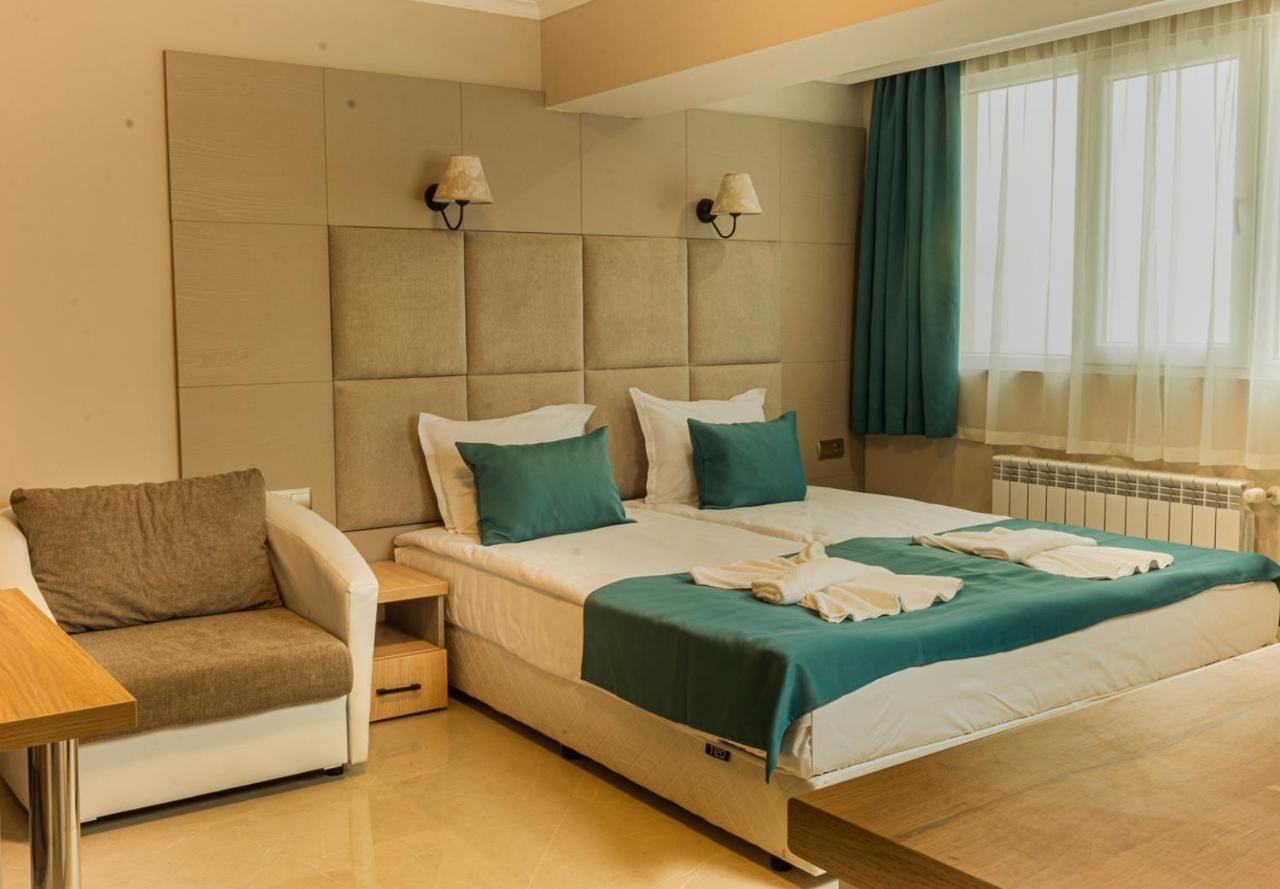 Vemara City Boutique Hotel-Free Parking Varna Buitenkant foto