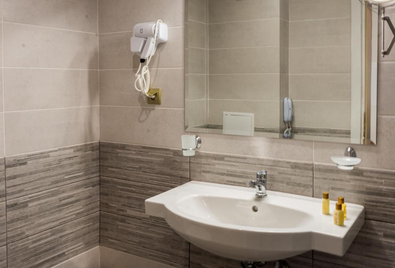 Vemara City Boutique Hotel-Free Parking Varna Buitenkant foto