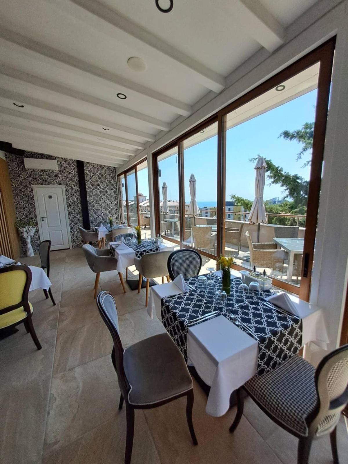 Vemara City Boutique Hotel-Free Parking Varna Buitenkant foto