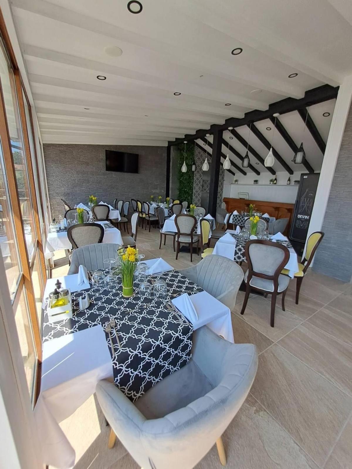 Vemara City Boutique Hotel-Free Parking Varna Buitenkant foto