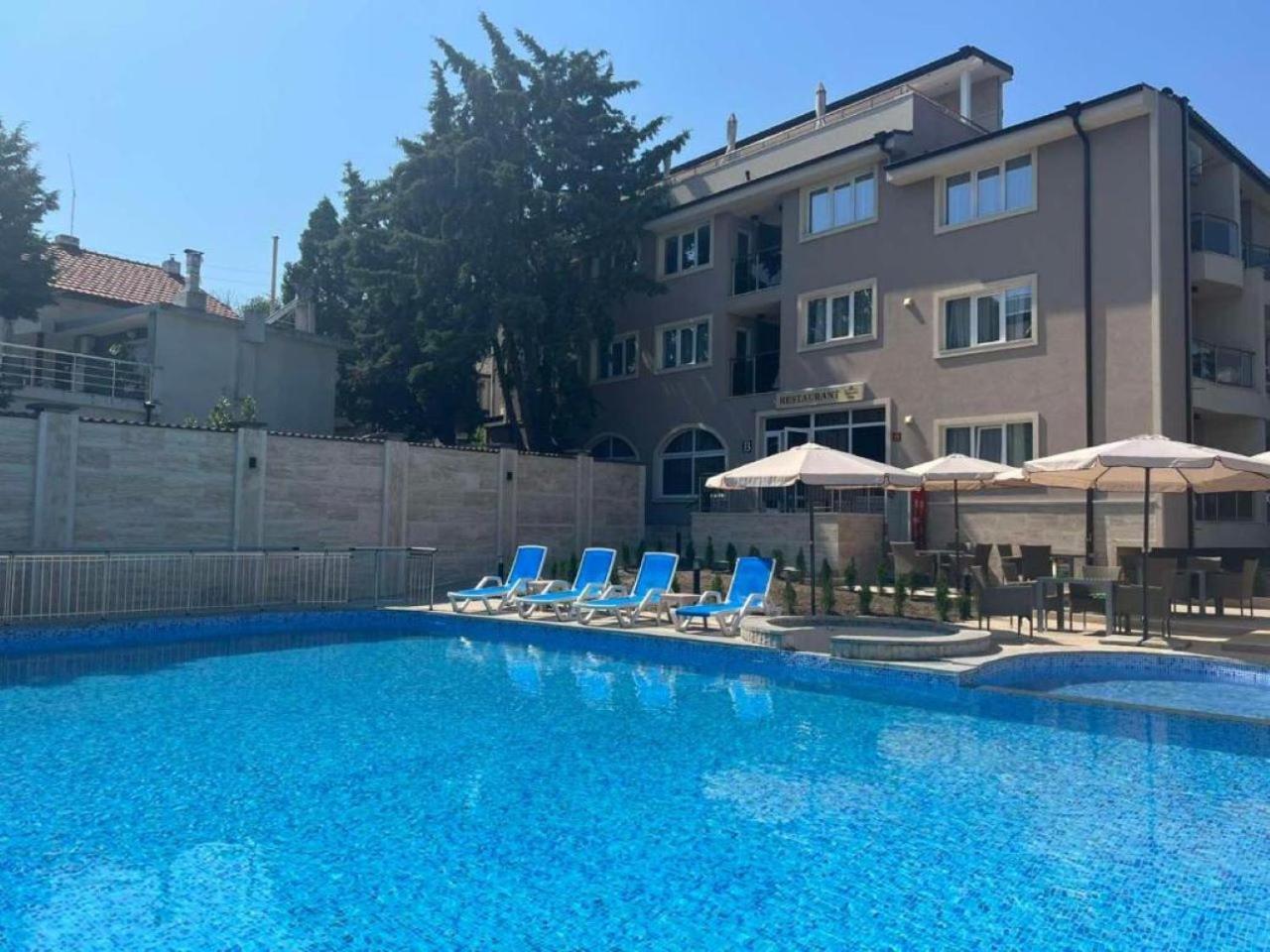 Vemara City Boutique Hotel-Free Parking Varna Buitenkant foto