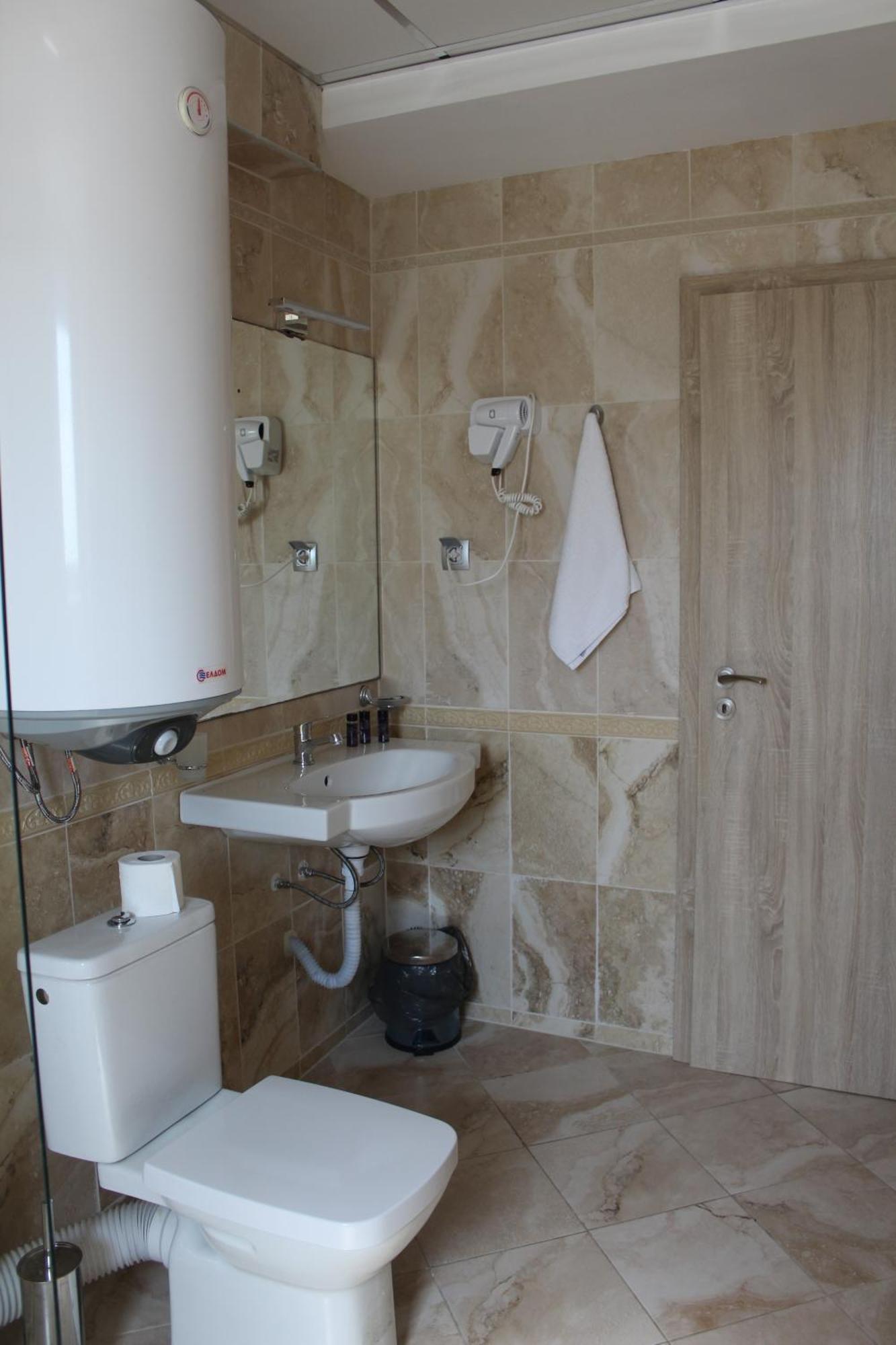 Vemara City Boutique Hotel-Free Parking Varna Buitenkant foto