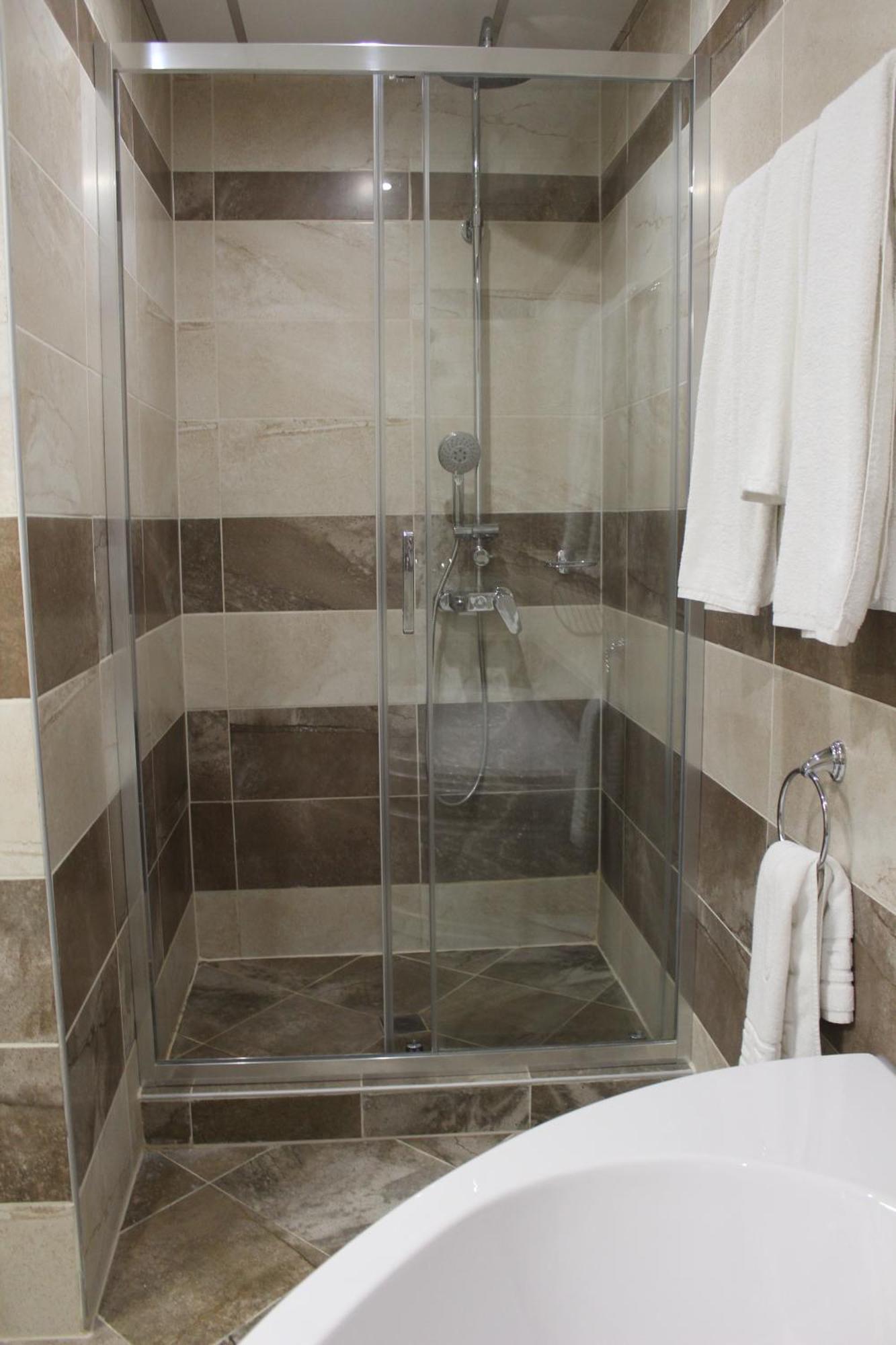 Vemara City Boutique Hotel-Free Parking Varna Buitenkant foto