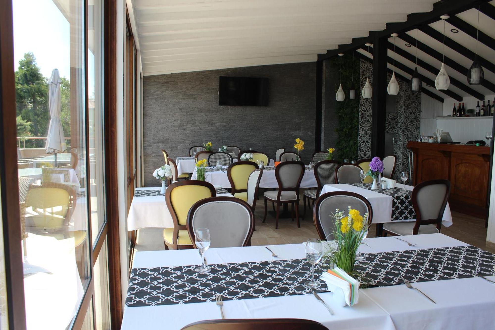 Vemara City Boutique Hotel-Free Parking Varna Buitenkant foto