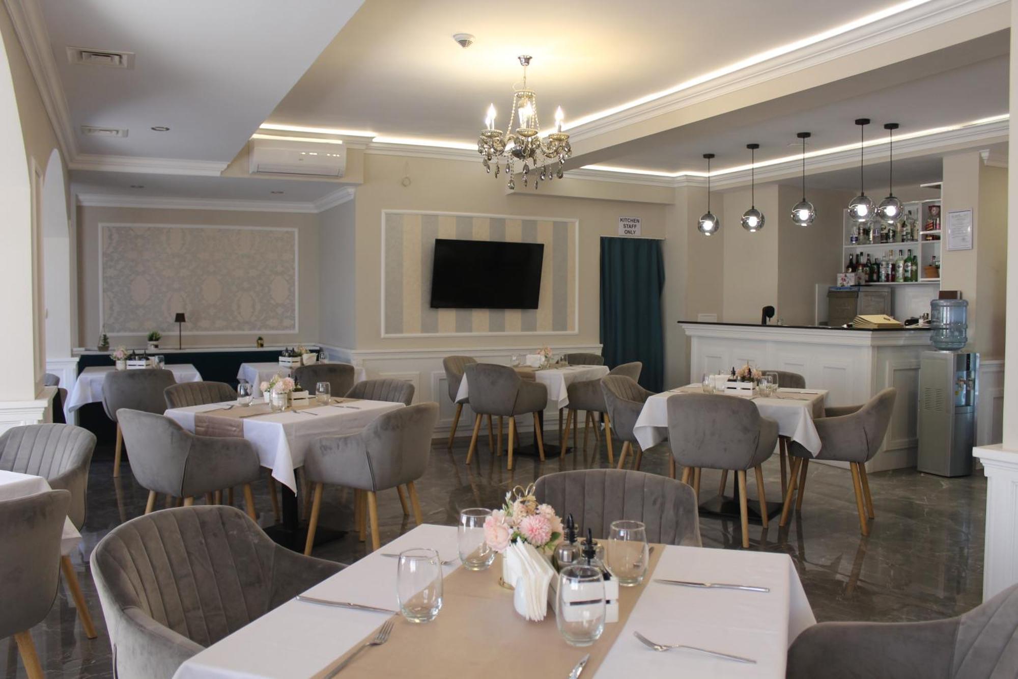 Vemara City Boutique Hotel-Free Parking Varna Buitenkant foto