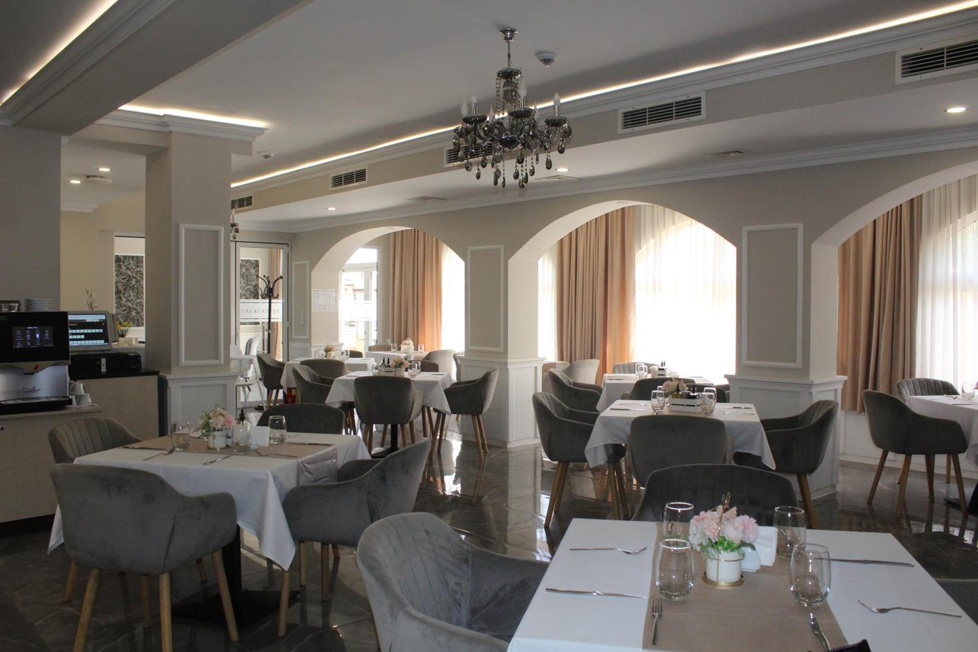 Vemara City Boutique Hotel-Free Parking Varna Buitenkant foto